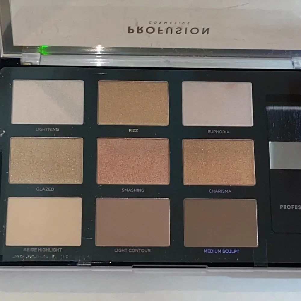 Profusion Cosmetics Sculp & Glow Palette with Brush